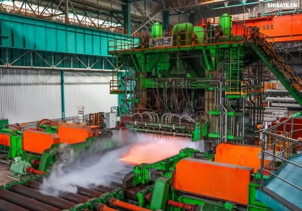 日前，河鋼集團舞鋼公司研發(fā)生產(chǎn)的大厚度32mm的高性能X70Q管線(xiàn)鋼下線(xiàn)。該產(chǎn)品性能檢驗結果顯示，各項性能指標均達到好水平，用于國內某LNG公共管廊項目建設。